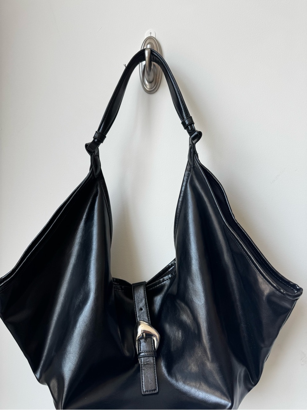 Black Faux Leather Stradivarius Shoulder Bag - Classic Everyday Carry - Picture 2 of 3